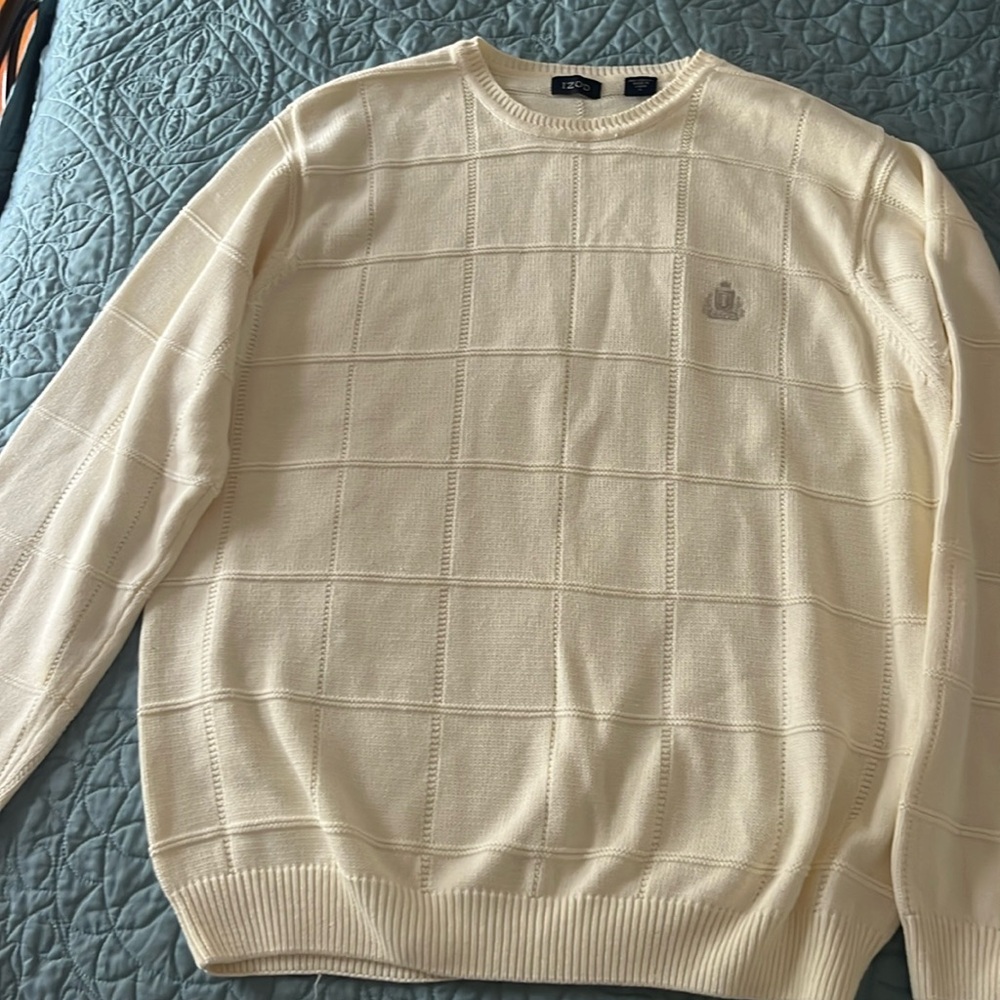Men’s Izod cream colored sweater
